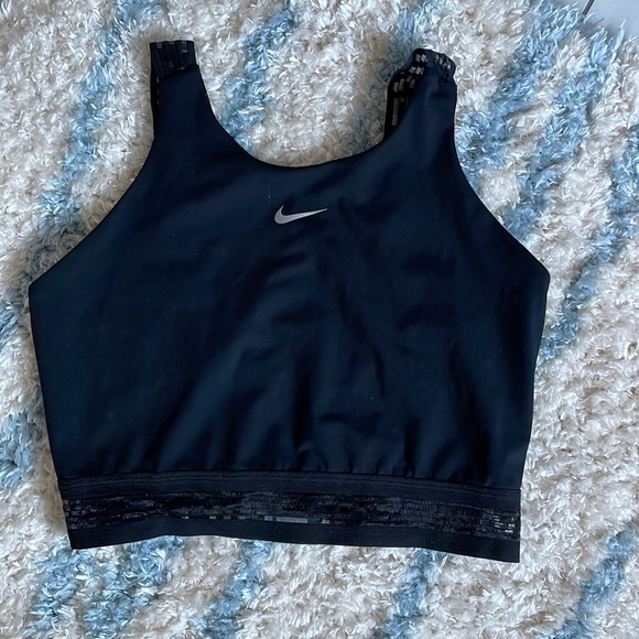 NIKE sports bra // crop top! - Picture 1 of 2